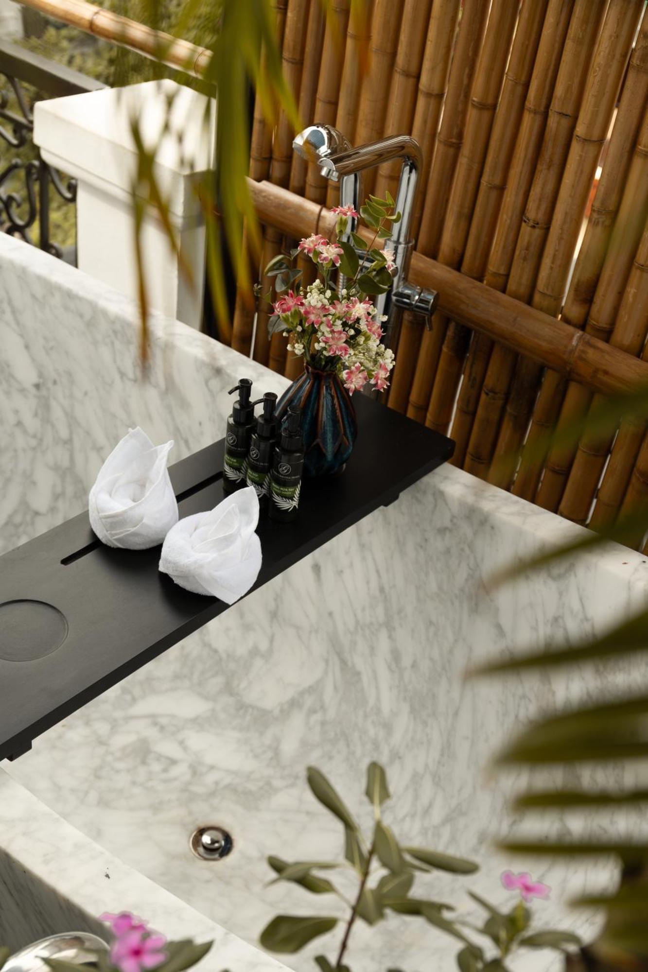 Hanoi Graceful Hotel And Travel Buitenkant foto